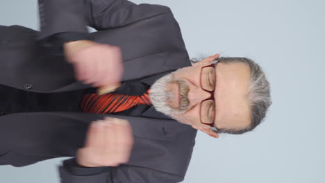Vertical-video-of-Old-businessman-with-visual-impairment.